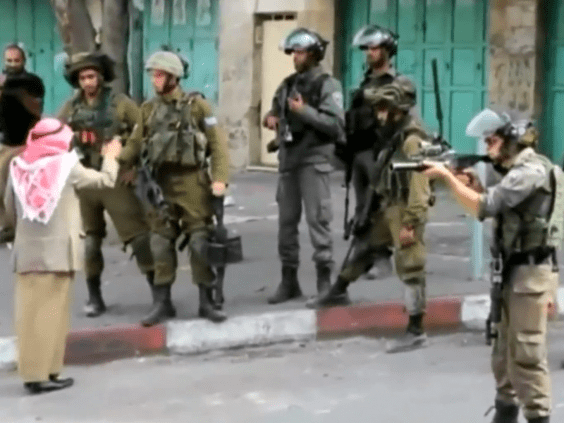 Palestinian Man Hectors Israeli Soldiers 2015